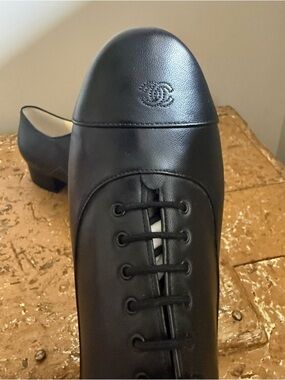 CHANEL Black Leather Lace-Up Low Heel Oxfords